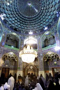 Architecture islamique, vue interne du coupole du sanctuaire de l&#039;imam Rida (a.s), des femmes en visite de motif d&#039;invocation -  106