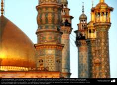 اسلامی معماری - شہر قم میں حضرت معصومہ (س) کے روضہ کا مینارہ اور گنبد گولڈن میں، ایران - ۱۶