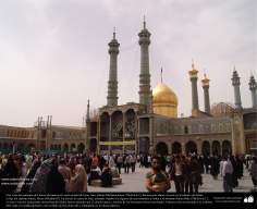 Vista do Santuário de Fátima Ma&#039;suma (SA), na cidade Sagrada de Qom, Irã