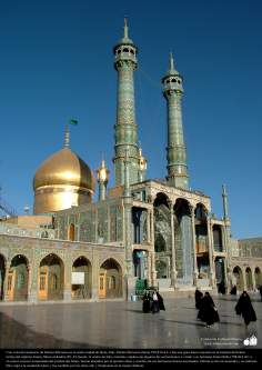 Une vue du sanctuaire de Fatima Masuma (P) dans la ville sainte de Qom 13