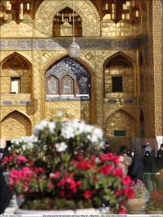 Lindo detalhe da arquitetura e decoração das paredes do Santuário do Imam Rida (AS) Mashad, Irã