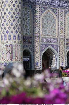 Vista dos mosaicos decorativos do Santuário do Imam Rida (AS) na cidade Sagrada de Mashad, Irã