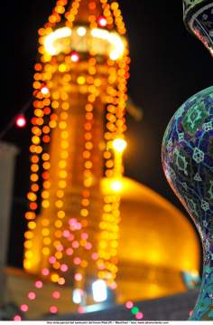 Architettura islamica-Una vista di cupola d&#039;oro del santuario di Imam Reza(P) e l&#039;arte di Kashi-Kari(Rivestimento di piastrelle)-Iran-25