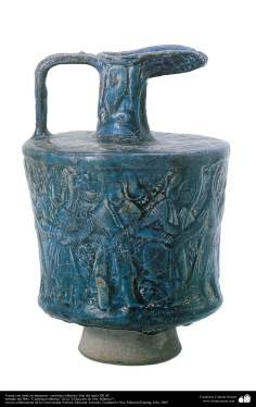 Arte islamica-Gli oggetti in terracotta e la ceramica allo stile islamico-La brocca in terracotta di colore turchese con le figure umane-XII secolo d.C    
