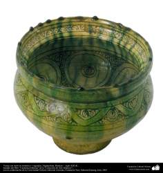 イスラム美術（イスラム陶器や陶芸、対称デザイン付きの緑色のポット、アフガニスタンノバミアン　 - 13世紀） ー29