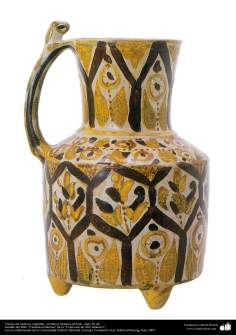 Islamic Pottery - Islamic ceramics - Pot with plant motifs - Iraq , ninth century AD.