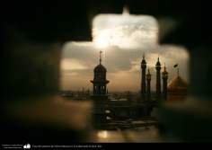 اسلامی معماری - شہر قم میں حضرت معصومہ (س) کے روضہ کے مینارہ اور گنبد کا ایک منظر - ۳