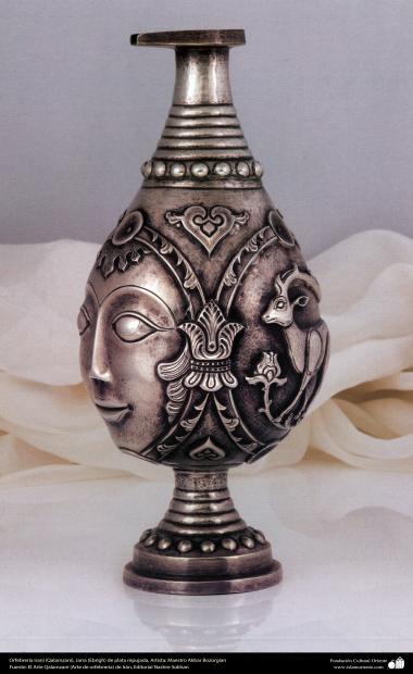 Ourivesaria iraniana (Qalamzani), Jarra (Ebrigh) de prata em relevo, Artista: Mestre Akbar Bozorgian - 139