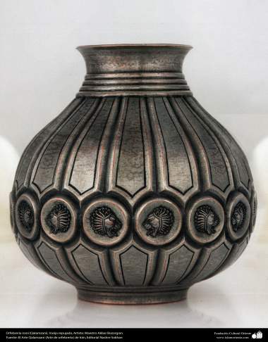 Iranian art (Qalamzani), Embossed copper crock, Artist: Master Akbar Bozorgian – 144