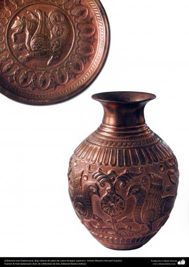 Art iranien - estampage(Ghalam zani) - la plaque et le pot de cuivre gravés avec relief - 71