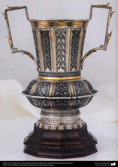 Orfebrería iraní (Qalamzani), Copa de plata grabado cubierta de oro, Artista: Maestro Mansour Hafezparast -99