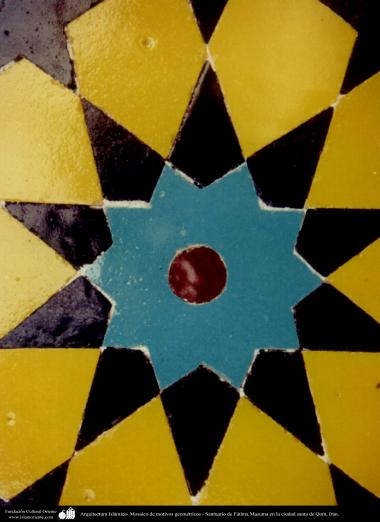Исламская архитектура - Фасад кафеля с геометрическим рисунком - Храм Фатимы Масуме (мир ей) - Кум , Иран 