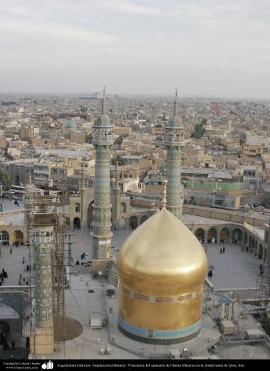 Architecture islamique - une vue aérienne de la  Dôme et des minarets dorés du sanctuaire de l'Imam Fatima Ma'soumeh-la ville sainte de Qom- 4