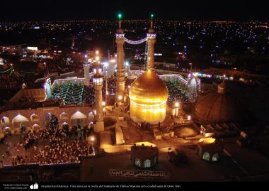 المعماریة الإسلامية - صورة الهوایی في الليل لحرم المطهرة الفاطمة المعصومة في مدينة قم المقدسة - إیران