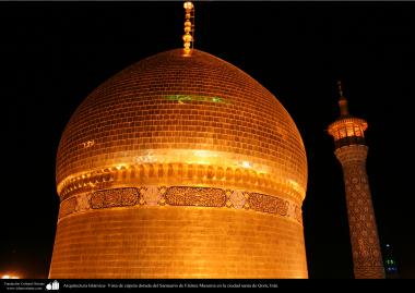 L&#039;architecture Islámica.Vista dôme doré du sanctuaire de Fatima Masuma dans la ville sainte de Qom, en Iran (11)
