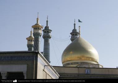 Arquitetura Islâmica - Vista dos minaretes e da cúpula do Santuário de Fátima Masuma (SA) na cidade Santa de Qom, Irã (4) 