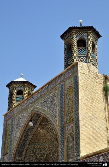 اسلامی معماری - اسلام کی مسجد اور عمارتوں میں فن کاشی کاری اور ٹائل کا ایک نمونہ ، دیوار، چھت، گنبد اور مینارہ کی سجاوٹ کے لیے ، ایران - ۴
