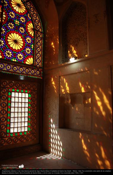 اسلامی معماری - شہر شیراز میں &quot;ارگ کریم خان زند&quot; نام کی پرانی شاہی عمارت کا اندرونی حصہ ، ایران 