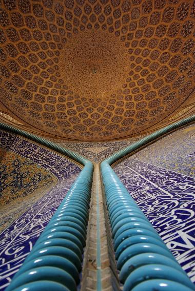 L&#039;architecture islamique. Vue intérieure de la coupole de la mosquée Sheikh Lotf Allah (ou Lotfollah) -Isfahán- Iran (15)
