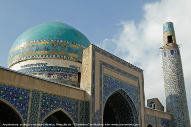 Arquitetura, azulejos e mosaicos islâmicos da mesquita 72 mártires da cidade Sagrada de Mashad, Irã - 11