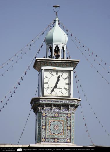 Arquitectura Islámica- Vista de la torre del reloj del santuario de Fátima Masuma en la ciudad santa de Qom - 82