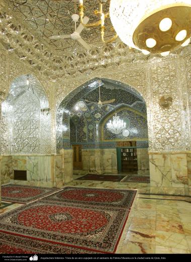Architettura islamica-Ornamentazione con pezzi dello specchio(Ayene-Kari) nel santuario di Fatima Masuma-Qom-93