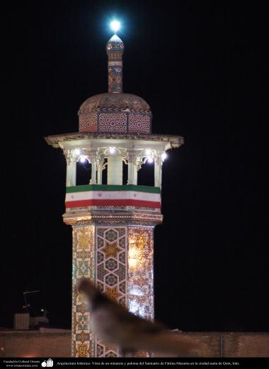 معماری اسلامی - نمایی از مناره حرم حضرت فاطمه معصومه در شهرستان مقدس قم - 101