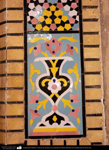 معماری اسلامی - نمایی از کاشی کاری محراب حرم حضرت فاطمه معصومه (س) در شهرستان مقدس قم - 124