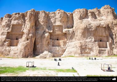Arquitectura Preislámica - Vista parcial de Naqsh-e Rostam (el retrato de Rostam). Cerca de Persépol, Fars-Shiraz en Irán - 32