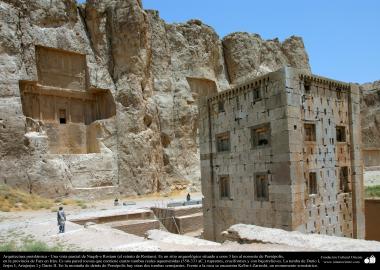 Arquitetura Pré-Islâmica - Vista parcial de Naqsh-e Rostam (o retrato de Rostam). Nos arredores de Persépolis, Shiraz no Irã - 6