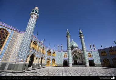 Arquitetura Islâmica - Azulejos e mosaicos islâmicos decorativos (Kashi Kari) em uma mesquita no Irã