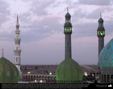 Arquitetura Islâmica - Uma vista dos minaretes de Jankaran perto da cidade sagrada e centro teológico de Qom no Irã 