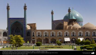 Architecture islamique, un biriève vue de la mosquée Imam Khmeini ( Shah Esphahan) dans la ville d&#039;Esphahan.- 36