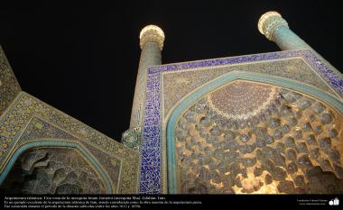 Architettura islamica-Vista di minareti e Kashi-Kari(Rivestimento di piastrelle) storico di moschea Imam Khomeini(Moschea di Shah)-Isfahan(Iran)-9