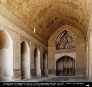 Arquitectura islámica- Una vista de una sala de la mezquita Yame (Jame) de Isfahán (Masyid-e- Jameh Isfahán) - 44