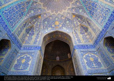 Arquitectura islámica- Una vista interna de la gran cúpula de la mezquita Imam Jomeini (mezquita Sha) -Isfahán - 102