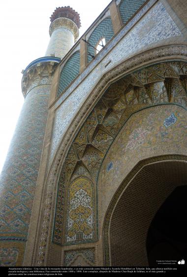 Arquitetura Islâmica - Vista da mesquita Sepahsalar, também conhecida como mesquita Ayatola Motahhari, Teerã, Irã