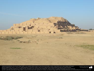 Arquitetura pré-islâmica - Uma vista de Choga Zanbil. Um complexo elamita construído a 1250 a.C  Juzestánb - Irã - 4
