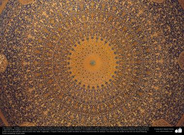 Arte Islâmica - Azulejos e mosaicos islâmicos (Kashi Kari) utilizada na decoração de mesquitas, e outros edifícios islâmicos 