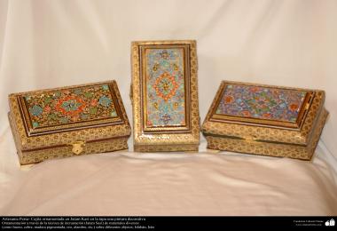 هنر اسلامی - صنایع دستی - خاتم کاری - جعبه تزیین شده با نقاشی بر درب آنها