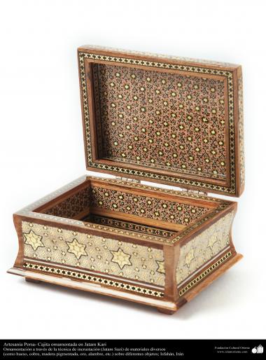 Persian Handicraft- little box ornamentated in Khatam Kari - on the cover a decorative painting - 4