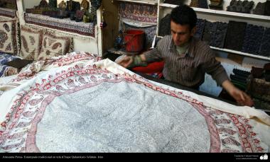 اسلامی فن - ہاتھ سے مہر کے ذریعے کپڑے پر چھاپ اور پھول پتی کی ڈیزاین (قلمکار چھاپ) - ۸ 
