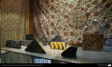 اسلامی فن - ہاتھ سے مہر کے ذریعے کپڑے پر چھاپ اور پھول پتی کی ڈیزاین (قلمکار چھاپ) - ۱۳