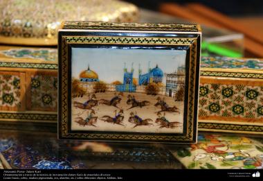 اسلامی ہنر - فن خاتم کاری سے ہاتھ سے سجایا ہوا باکس اور اس پر پینٹنگ (ایک قسم کا مرصع جڑنا) ، ایران - ۵۷