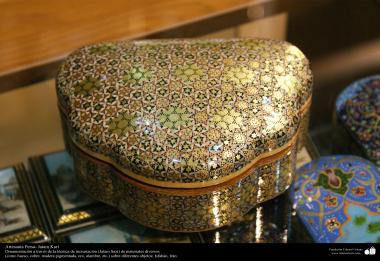 Исламское искусство - Ремесло - Хатам Кари (Инкрустация) - Декоративные вещи и Моарраг Кари - Исфахан , Иран - 20