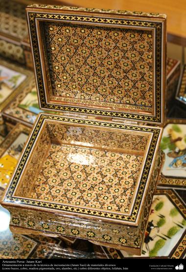 Arte islamica-Artigianato-Khatam Kari-Gli oggetto ornamentali d&#039;intarsio-Isfahan(Iran)-5