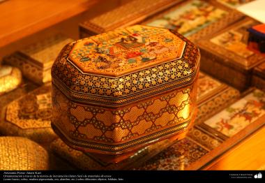 اسلامی ہنر - خاتم کاری کے فن سے ہاتھ سے سجایا ہوا باکس شہر اصفہان سے متعلق، ایران - ۷۹