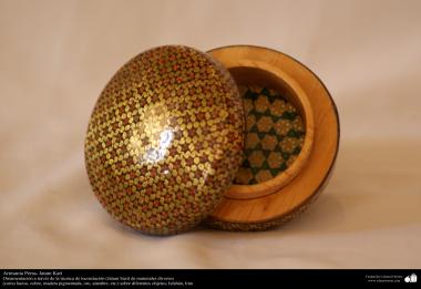 اسلامی ہنر - خاتم کاری کے فن سے ہاتھ سے سجایا ہوا باکس (ایک قسم کا مرصع جڑنا) - ۴۵
