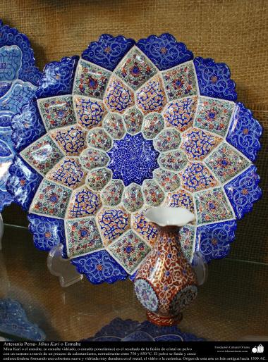 اسلامی ہنر - فن مینا کاری سے بنایا گیا سجاوٹی برتن - ۱۷