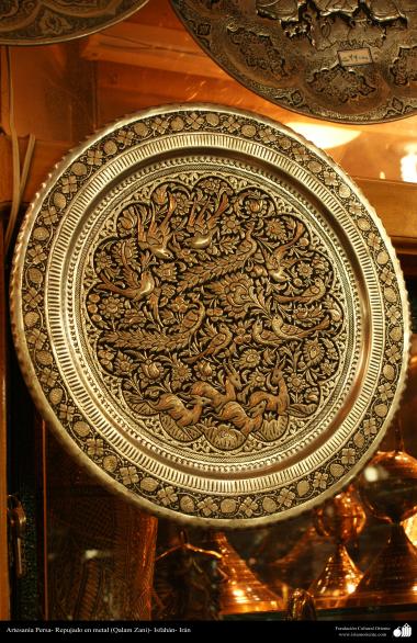 Arte islamica-Qalam zani (Decorare in rilievo di metallo)-34